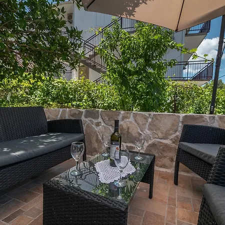 Paula Апартаменты Трогир